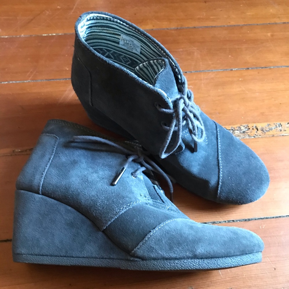 🤍TOMS Grey Suede Desert Wedges